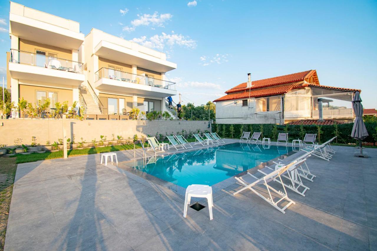 ניאה אירקליה Heraclea Luxury Suites מראה חיצוני תמונה