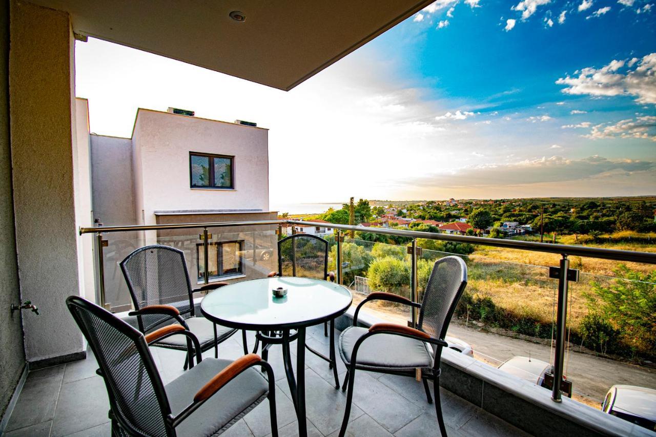 ניאה אירקליה Heraclea Luxury Suites מראה חיצוני תמונה